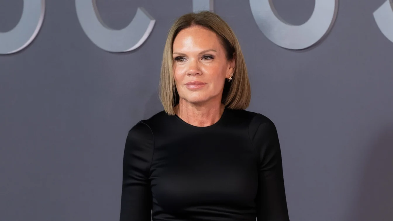 Sora Victoriei Beckham arată identic cu Posh Spice în anii 90