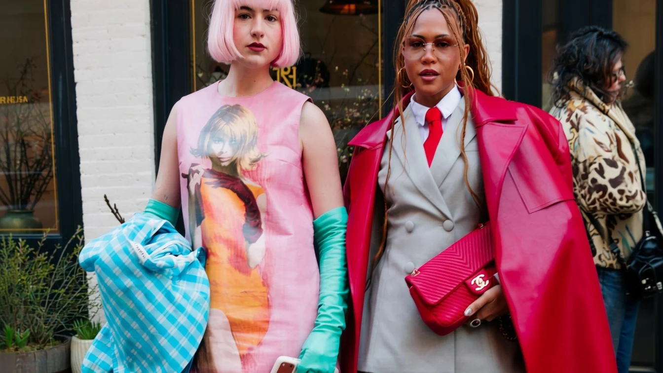 Haina Miu Miu din anii ’70 vânată la Vogue Vintage Market din New York