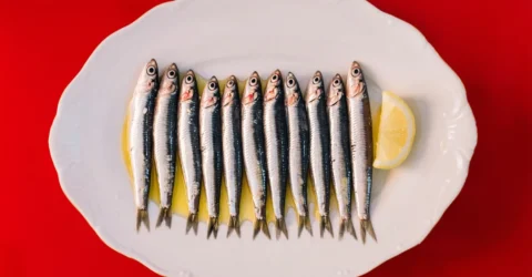 Urasti sardinele dar vrei un ten perfect? 5 alimente care le inlocuiesc