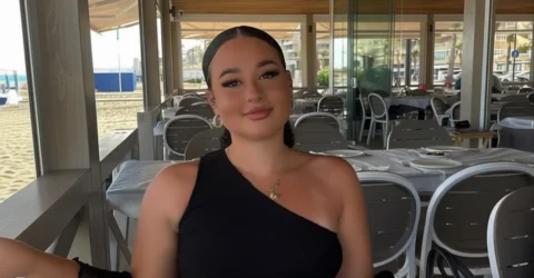 O tânără acuză medicii că i-au ignorat 10 ani simptomele de endometrioză