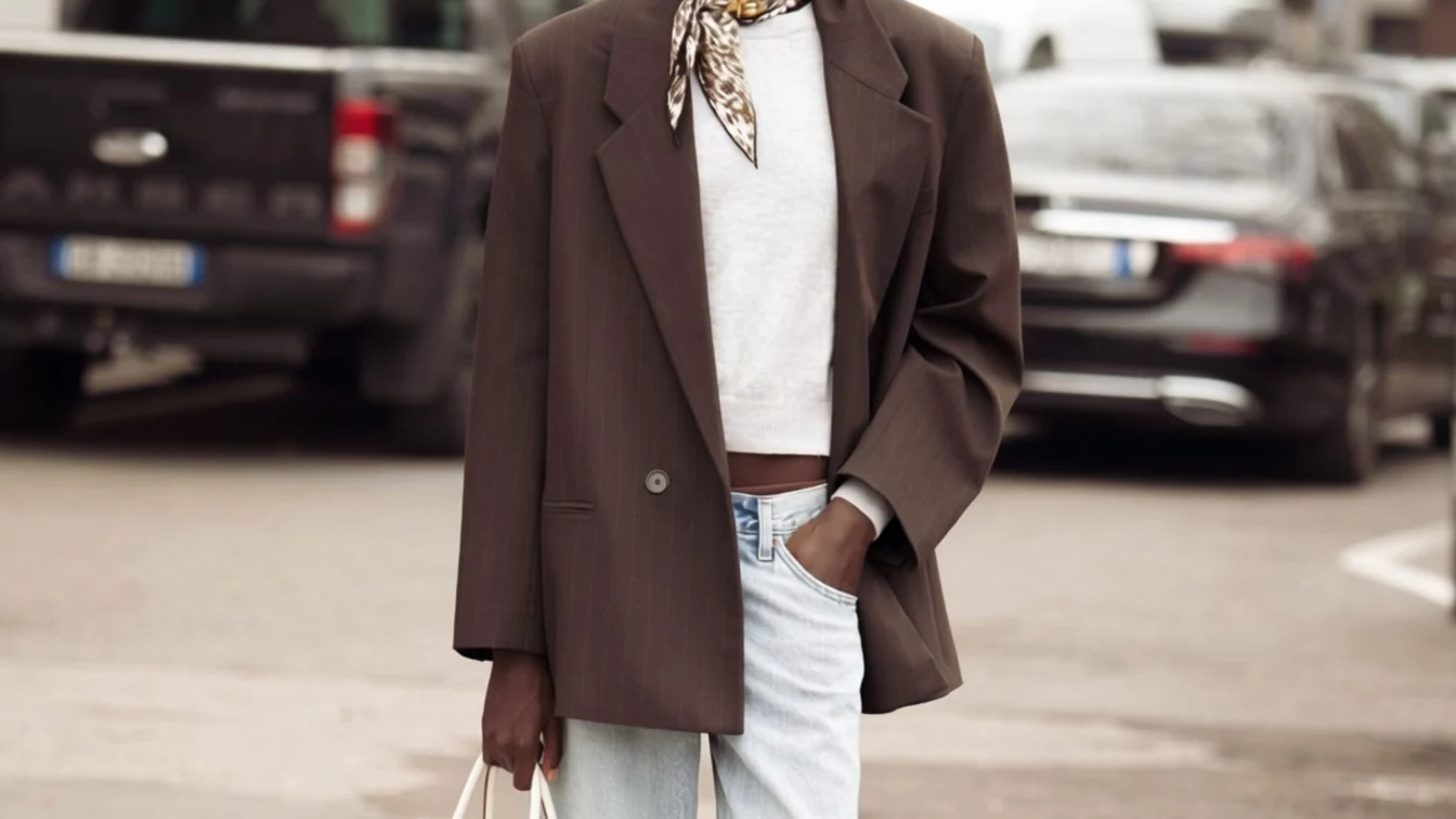 4 moduri surprinzătoare prin care poți purta eșarfa de mătase în primăvara 2026