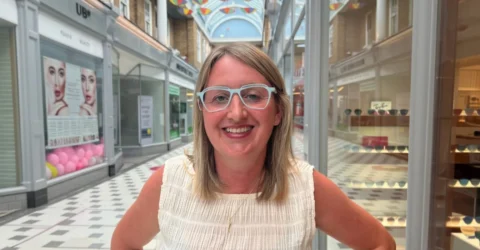 Un fizioterapeut AI salvează o femeie de o boală ce afectează 3 din 100.000 de oameni