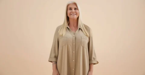 Un stilist dezvăluie 6 piese din garderobă care te îmbătrânesc imediat