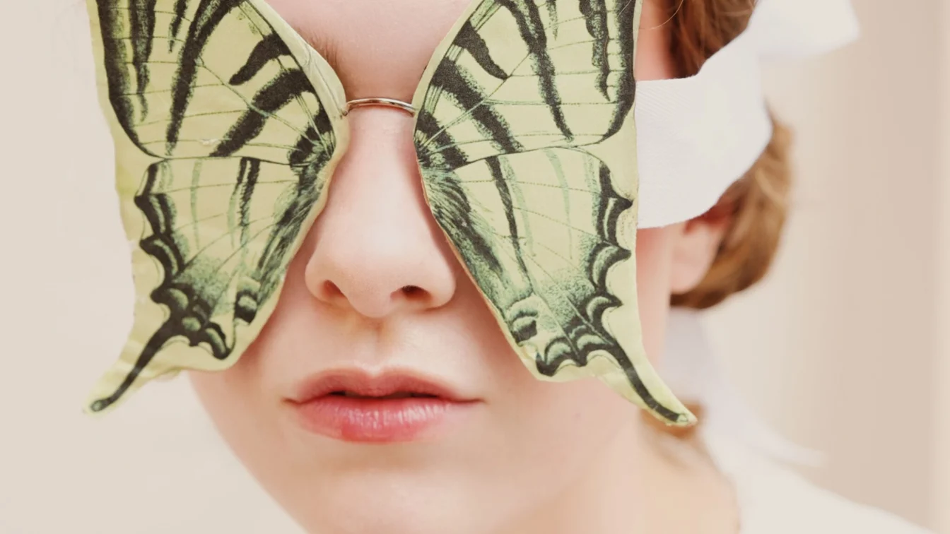 Vezi mereu ora 4 – 44? Ce înseamnă acest număr angelic și de ce apare