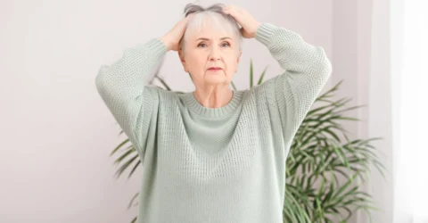 De ce se subțiază părul odată cu vârsta? 7 sfaturi de la un specialist