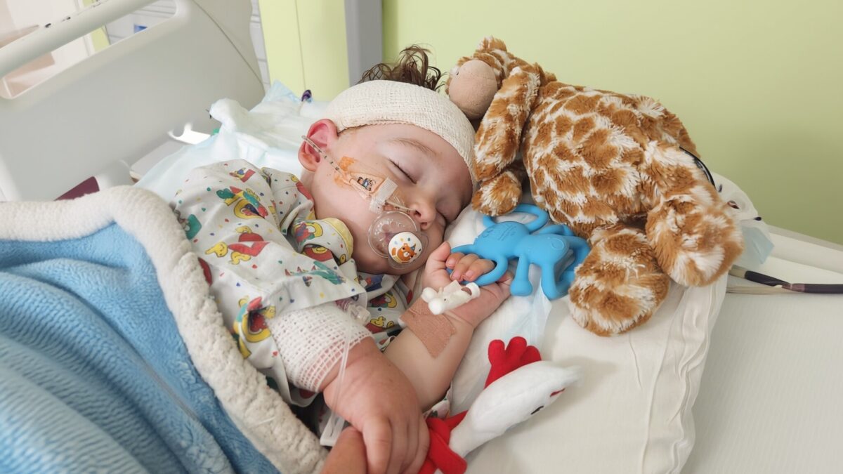 Diagnostic greșit de 3 ori un copil de 15 luni avea o tumoră cerebrală rară