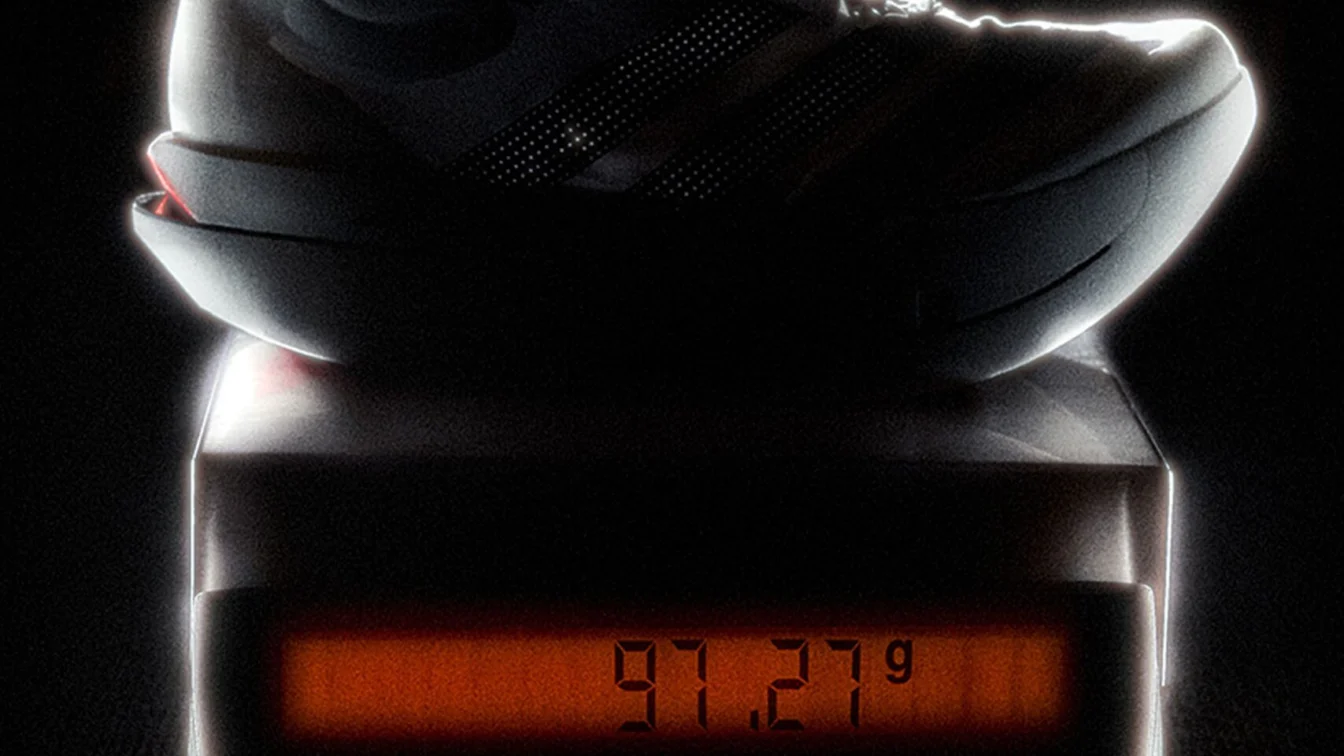 Adidas Pro Evo 3 cântărește doar 97 de grame și costă 500 de dolari