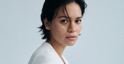 Brandul de blugi pe care il adori se transforma complet. Ce inseamna asta pentru garderoba ta