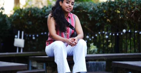 La 16 ani i s-a aranjat nunta cu un văr de 40. Povestea lesbienei care a fugit din Arabia Saudită