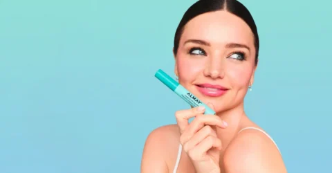 Almay isi schimba imaginea si o aduce pe Miranda Kerr ca ambasador global