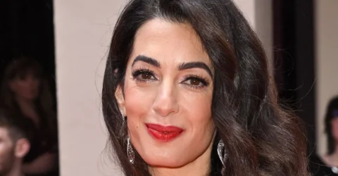 Misterul rochiei sexy a lui Amal Clooney care a dispărut de pe internet