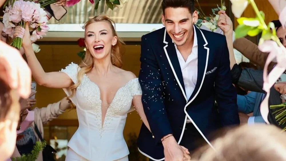 Andreea Bălan și Victor Cornea s-au căsătorit cu doar 25 de invitați
