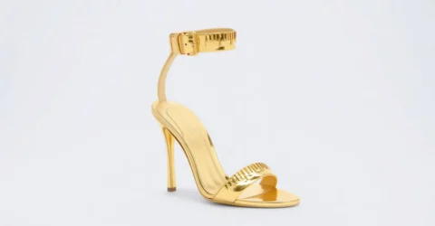 Cardi B renunță la bocanci pentru sandale Schiaparelli de 2.200 de dolari