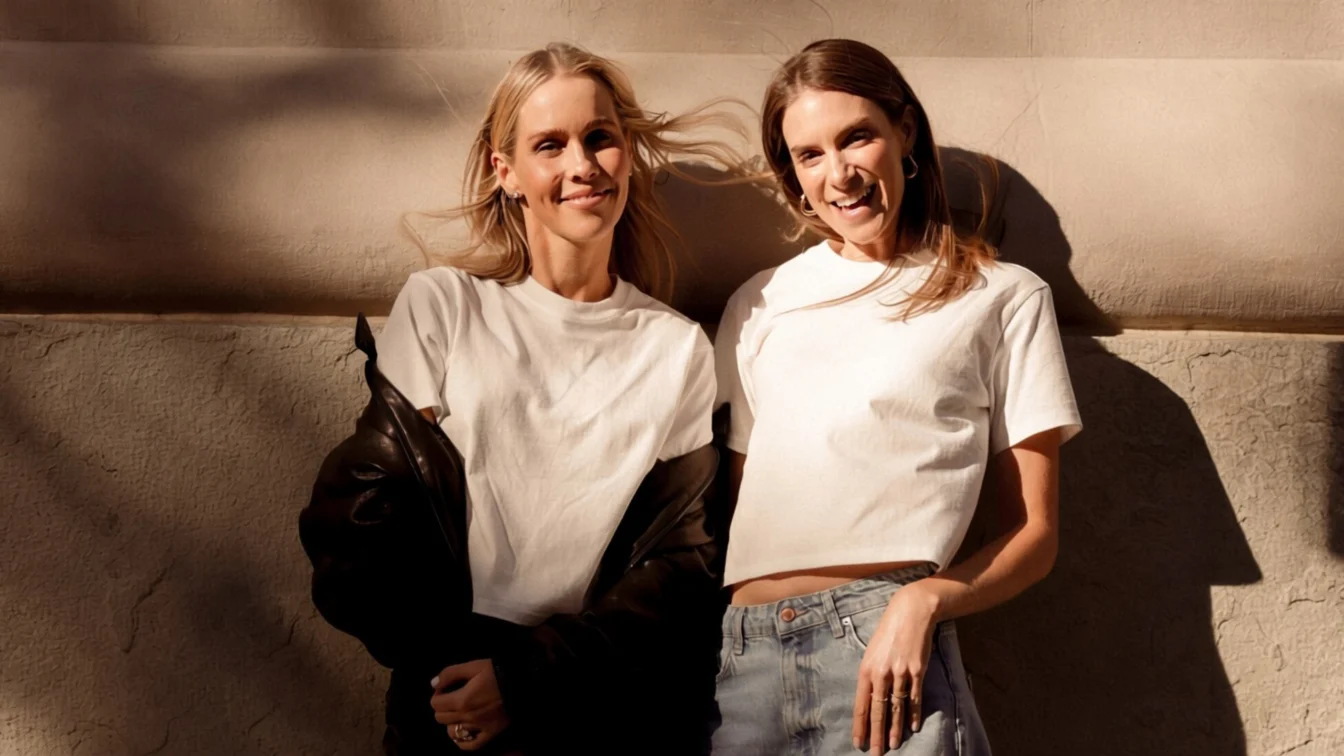 Actrița Claire Holt lansează tricouri albe de 78 de dolari cu brandul Saint Sirène