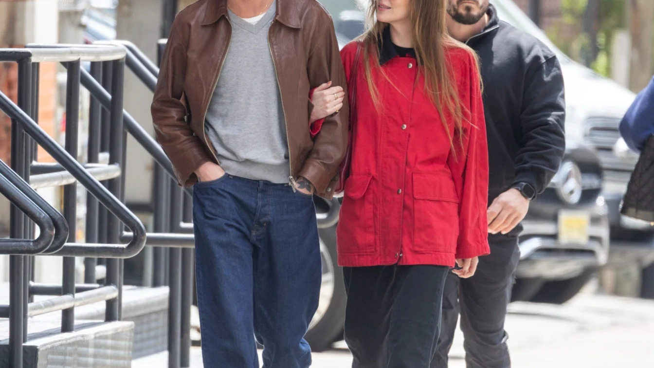 Dakota Johnson mizează pe trei piese The Row într-o ținută impecabilă la New York