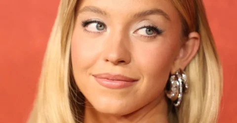 Scenarista Diavolul se îmbracă de la Prada 2 lămurește misterul cameo-ului lui Sydney Sweeney