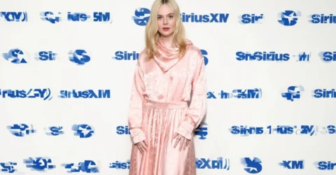 Elle Fanning, aparitie de poveste in rochia Alberta Ferretti de toamna 2026