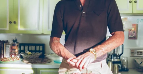 Nate Jacobs din Euphoria afișează o ținută Bottega Veneta de mii de dolari