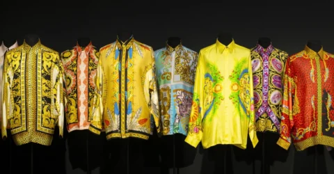 Peste 450 de piese Gianni Versace ajung la Paris într-o expoziție eveniment
