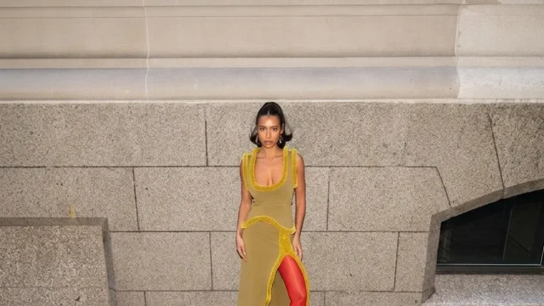 A renuntat la dormitor pentru a face loc hainelor. Ce se ascunde in dressingul ei urias