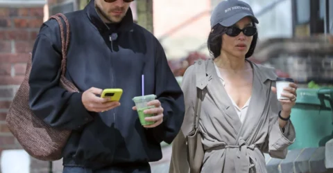 Zoë Kravitz poartă un inel cu diamant uriaș alături de Harry Styles în Londra