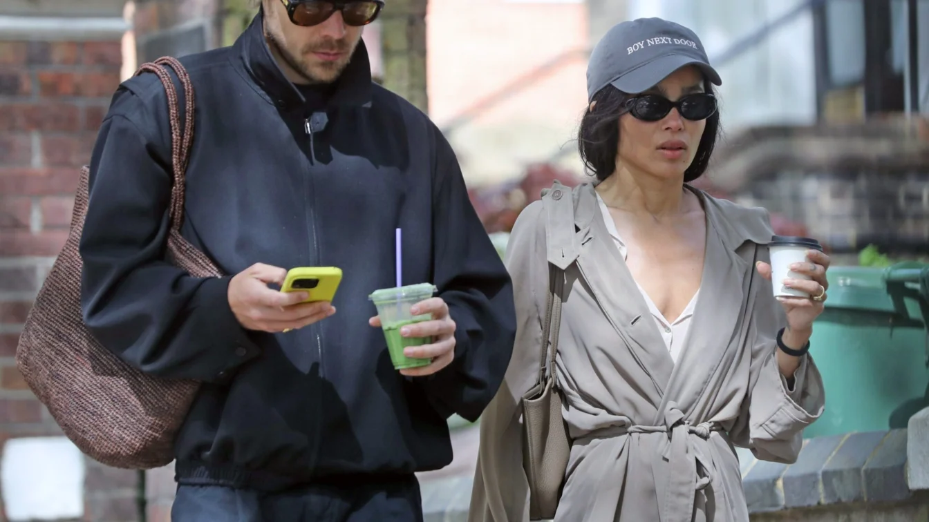 Zoë Kravitz poartă un inel cu diamant uriaș alături de Harry Styles în Londra