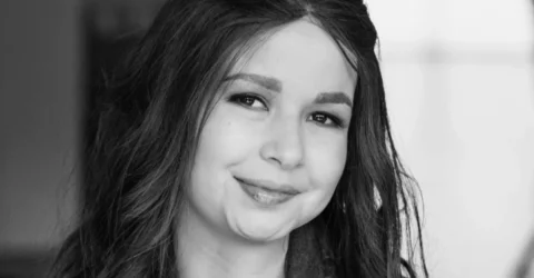 Influencerița Jade Kops a murit la 19 ani după o luptă cruntă cu cancerul