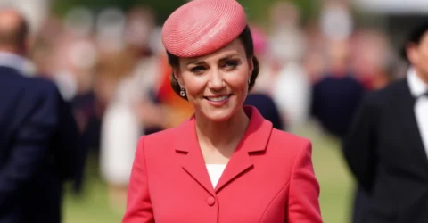 Kate Middleton uimește într-o rochie Emilia Wickstead pe care o deține în 3 culori