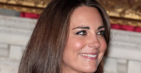 Kate Middleton și rochia mini mulată din 2009 pe care azi n-ar mai purta-o