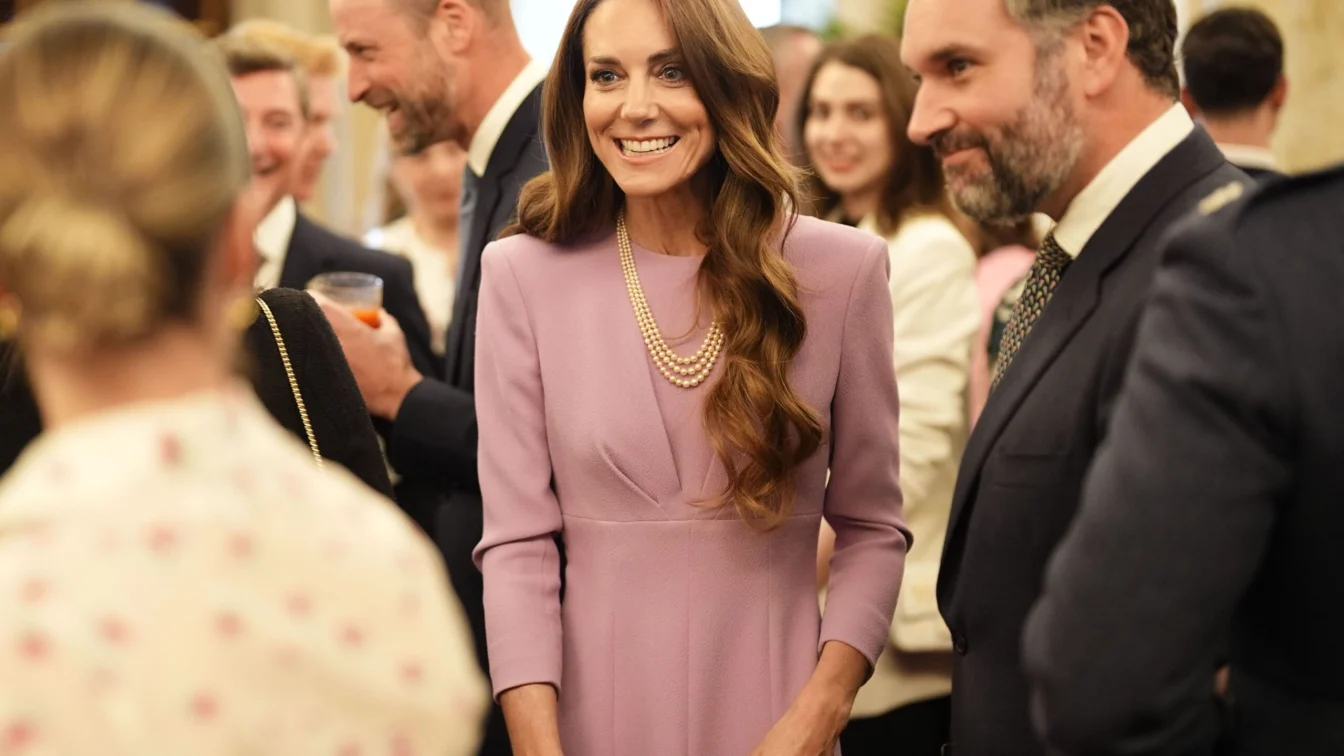 Kate Middleton o onorează pe Regina Elisabeta la 100 de ani cu bijuterii de suflet