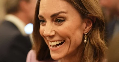 Kate Middleton transformă o rochie veche de 9 ani cu un tiv complet nou