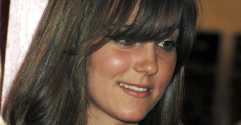 Rochia decoltata si geanta roz aprins pe care Kate Middleton nu le-ar mai purta azi