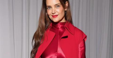 Katie Holmes a renunțat la părul lung pentru un look radical de primăvară