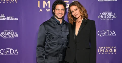 Katie Holmes a strălucit într-un smoking Gap creat de Zac Posen la New York