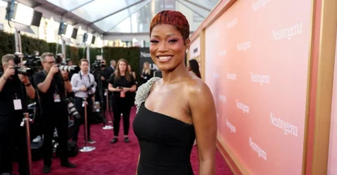 Keke Palmer are parul roz ca un apus. Secretul ei pentru o tunsoare pixie perfecta