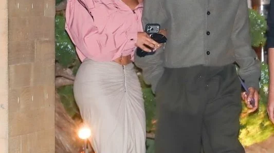 Kim Kardashian și Lewis Hamilton își afișează stilul de cuplu la o cină în Malibu