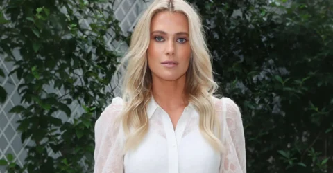 Lady Amelia Spencer, 33 de ani, apariție de senzație în costum de baie galben