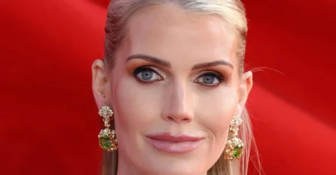 Lady Kitty Spencer uimește într-o rochie inspirată de Anne Hathaway la 20 de ani distanță