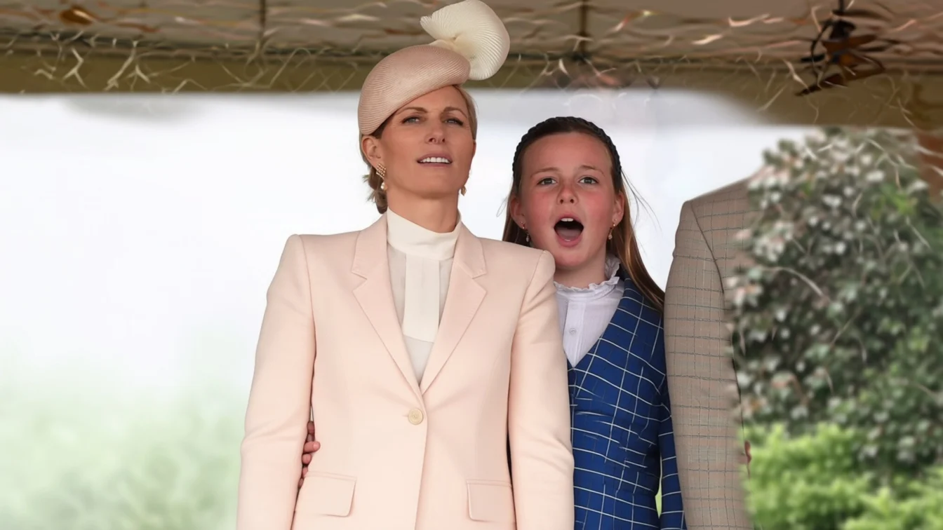 Mia Tindall la 12 ani a purtat la curse geanta de designer a mamei sale Zara