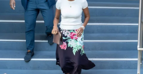 Michelle Obama reinventeaza tinuta de primavara cu o fusta Tory Burch