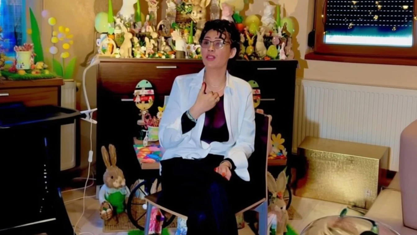 Minodora dezvăluie colecția de peste 200 de parfumuri și decorul de Paște