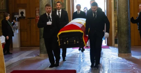 Mircea Lucescu înmormântat cu onoruri militare după o slujbă oficiată de un ierarh BOR