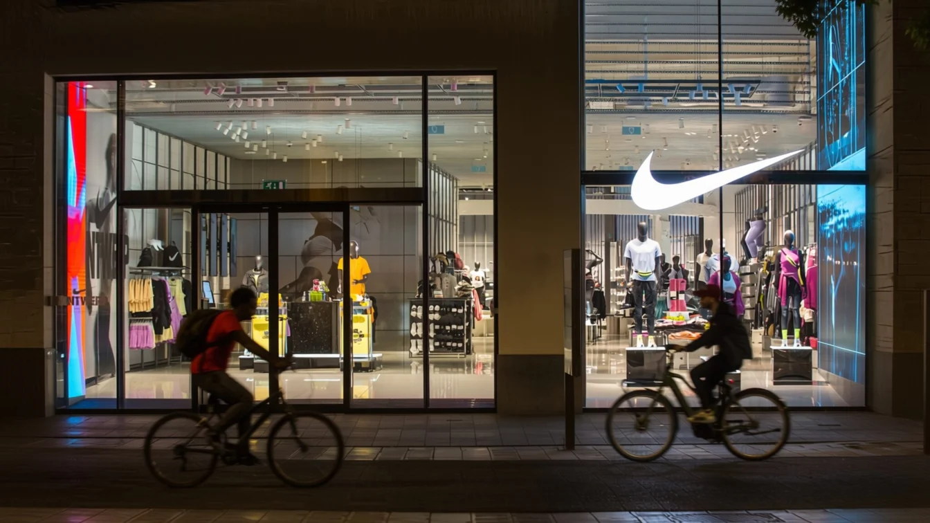 Un analist avertizeaza Nike vanzarile de fashion au depasit 50% si erodeaza brandul