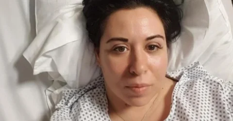 Oana Roman și fiica ei, la pat după vacanța de 50 de ani din Egipt