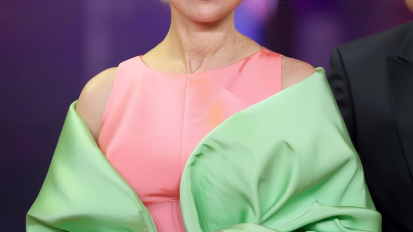 Pamela Anderson revine la anii ’70 cu o tunsoare inspirată de Farrah Fawcett