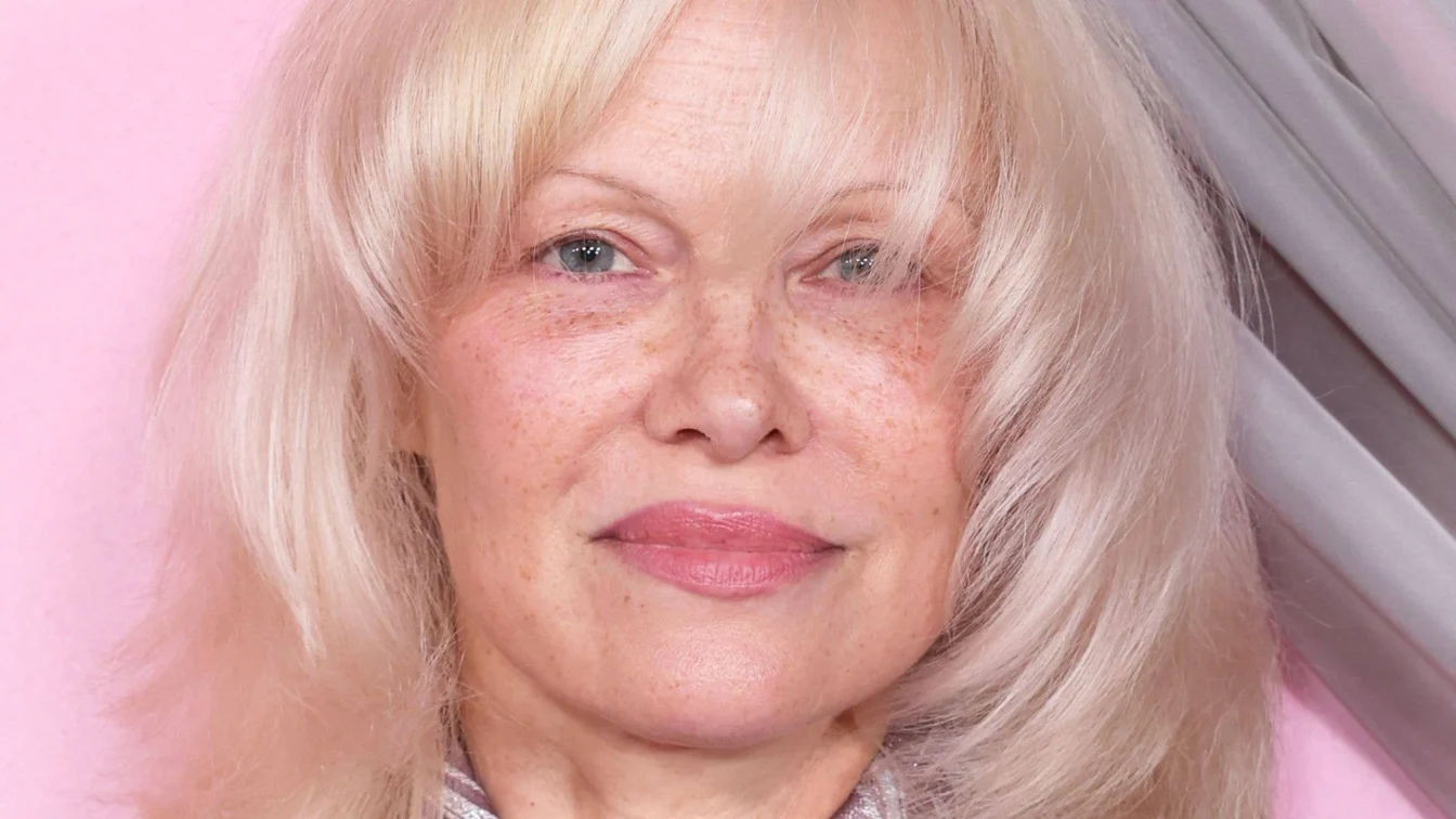 Pamela Anderson la 58 de ani dezvăluie secretul look-ului natural într-o escapadă secretă