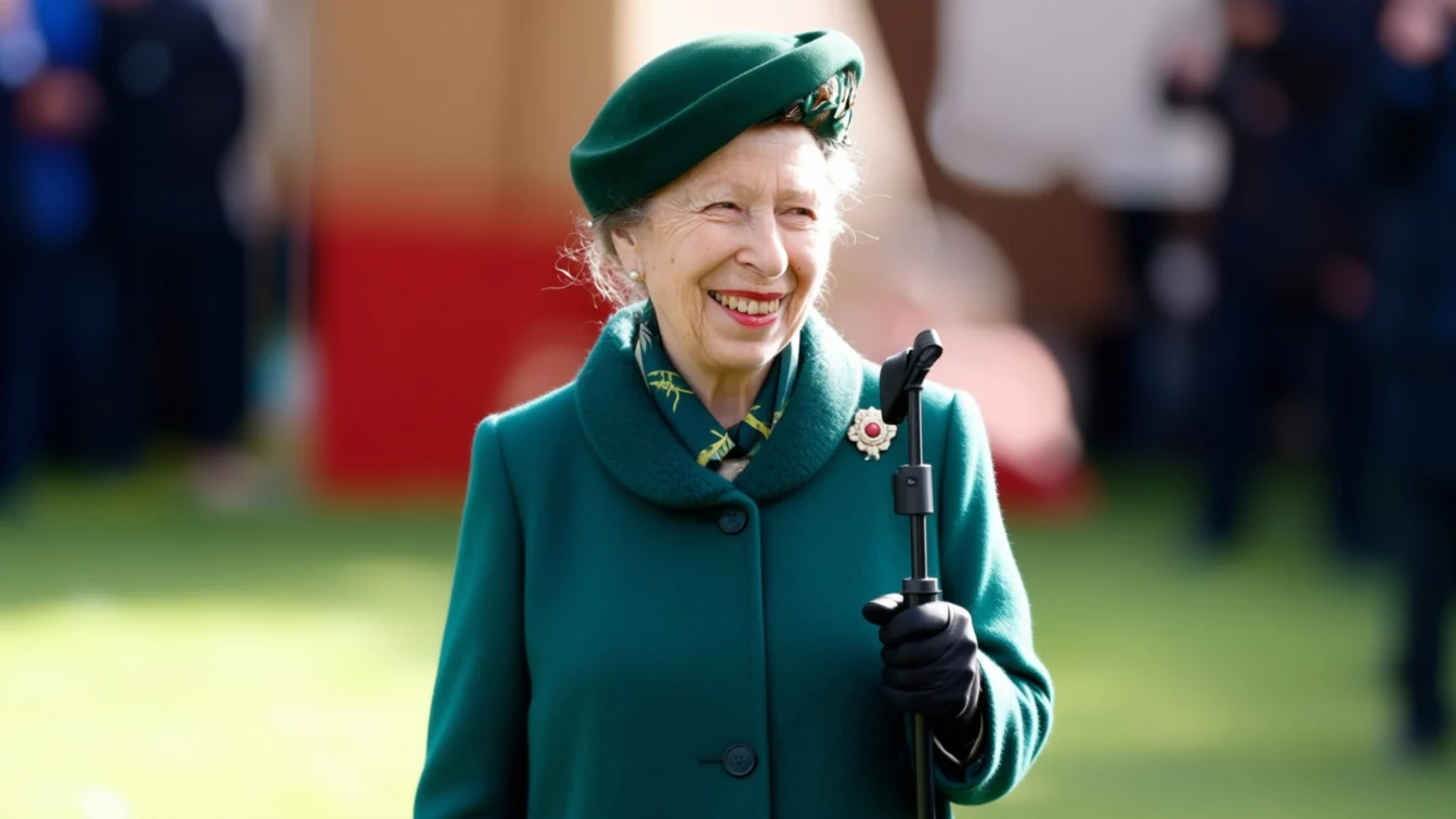 Prințesa Anne uimește la 75 de ani cu o ținută purtată și în 2018