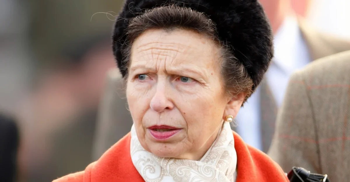 Prințesa Anne a purtat din nou haina portocalie pe care Kate Middleton o evită