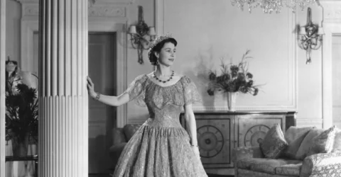 Regina Elisabeta ar fi împlinit 100 de ani. 81% dintre britanici încă o admiră