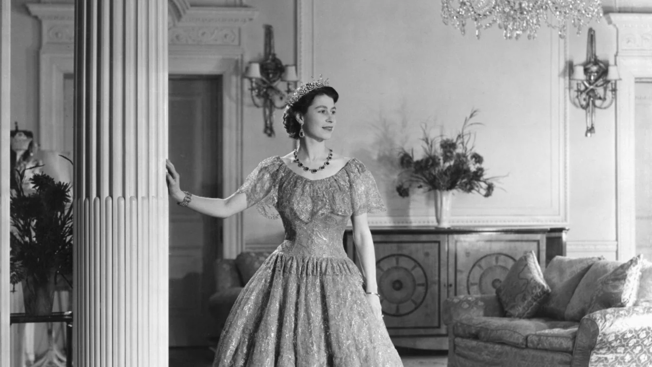 Regina Elisabeta ar fi împlinit 100 de ani. 81% dintre britanici încă o admiră